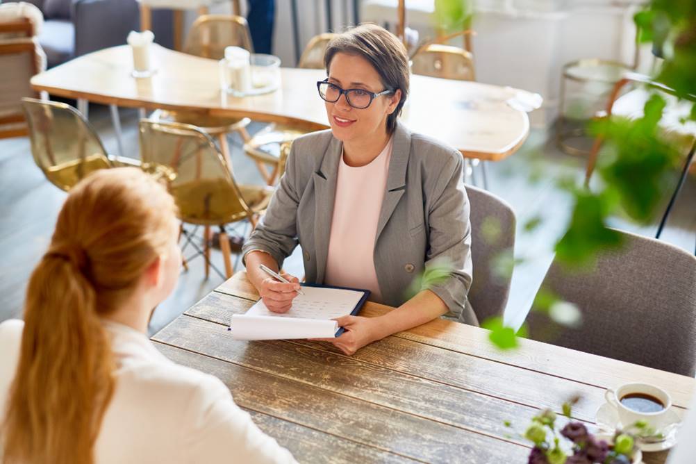 Contratar uma consultoria de recrutamento e seleção